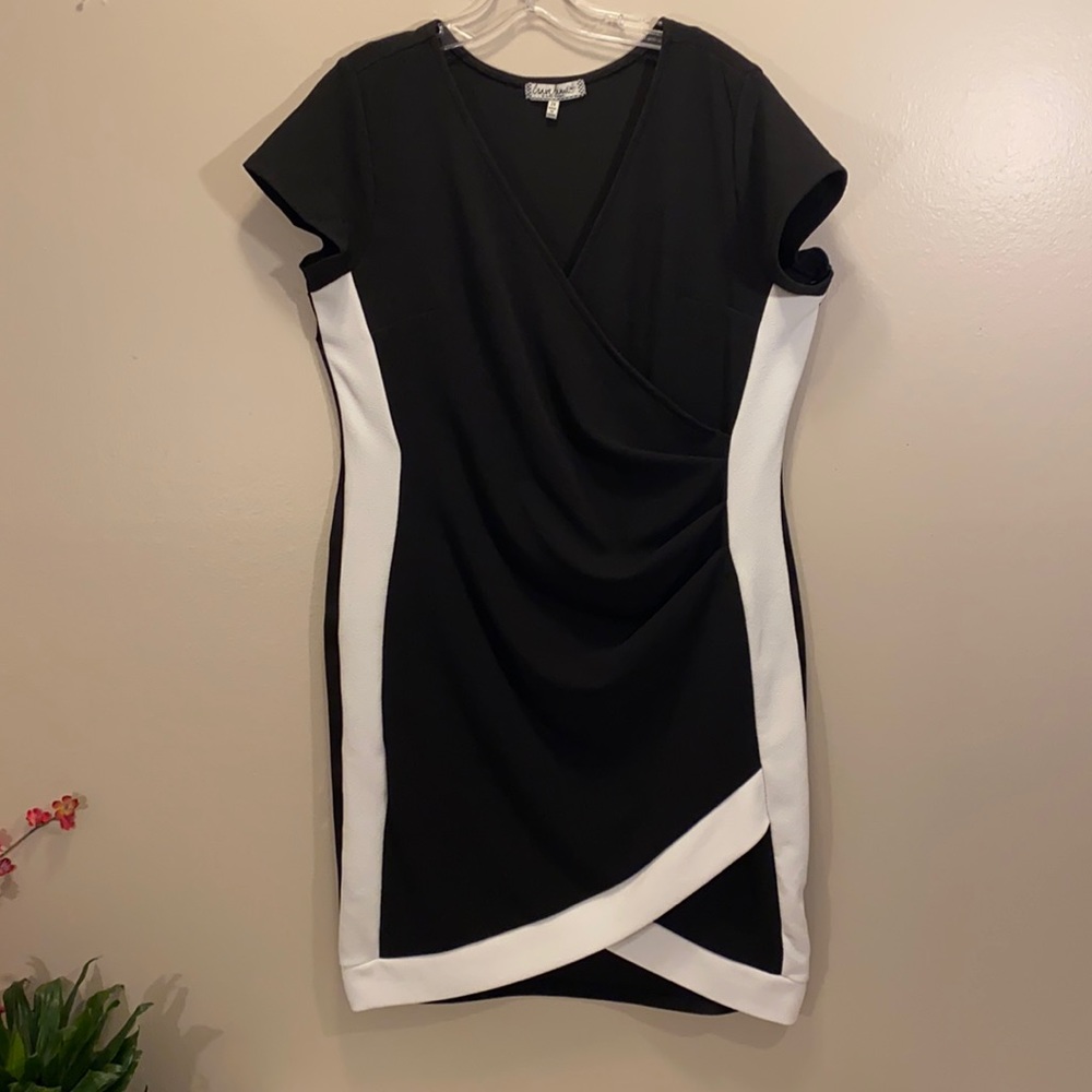 - ❤️ME, I’ll hug your curves! 2 dresses!